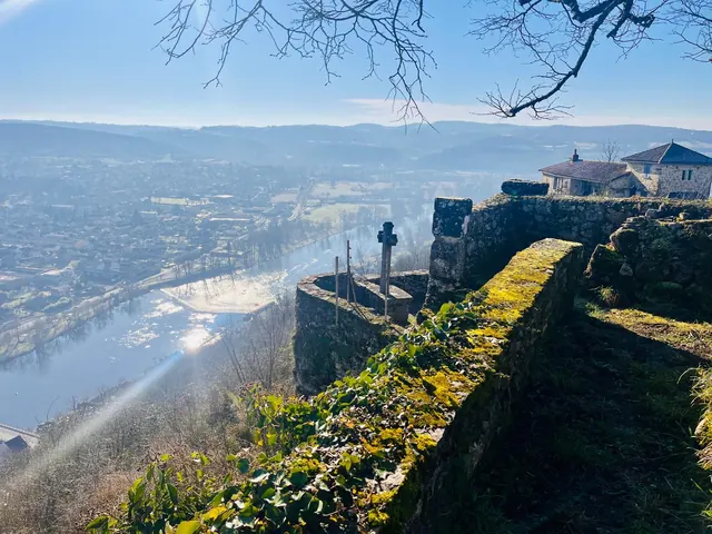 Vue sur la vallée depuis Capdenac-le-Haut